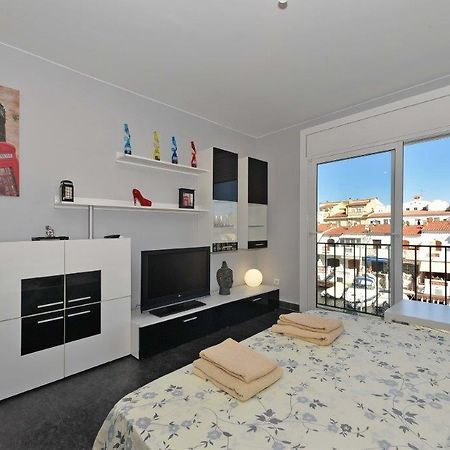 D-Lux Studio Apartment Empuriabrava Bagian luar foto